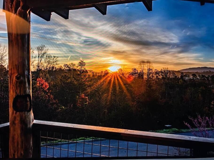 Villa The Log Castle~Stunning Mountain Views~Hot Tub Sevierville Exterior foto