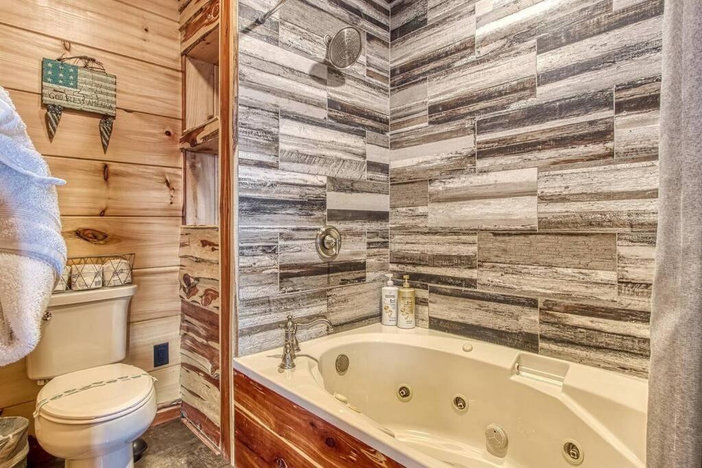 Villa The Log Castle~Stunning Mountain Views~Hot Tub Sevierville Exterior foto