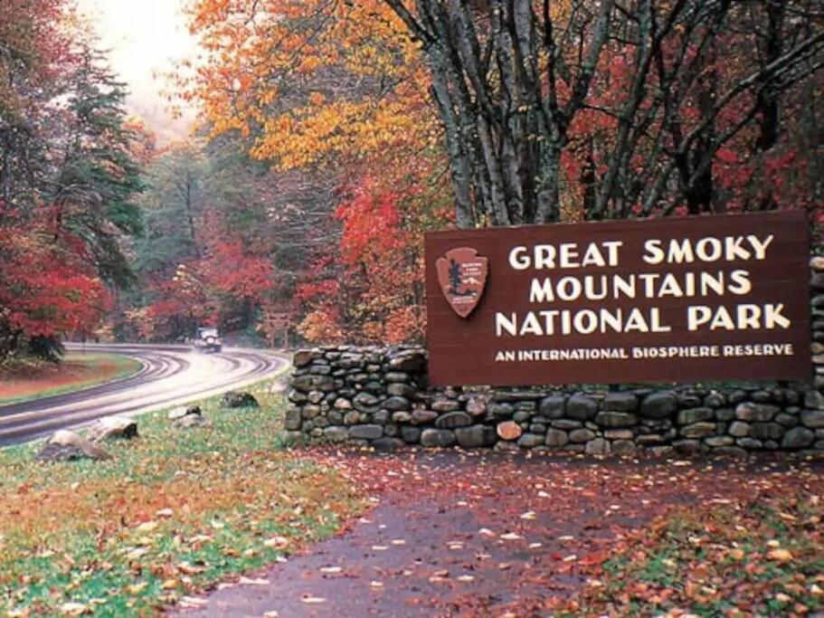 Villa The Log Castle~Stunning Mountain Views~Hot Tub Sevierville Exterior foto